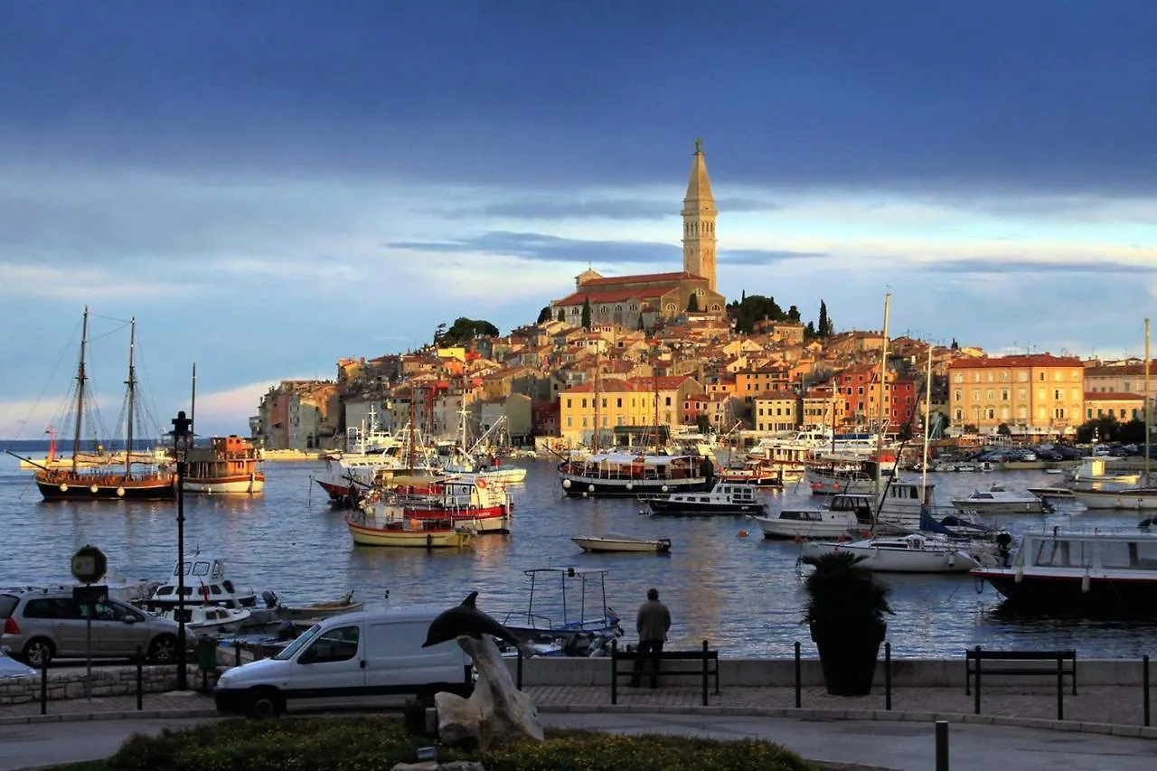 Apartments By The Sea Rovinj - 7733 0*,  Croatia
